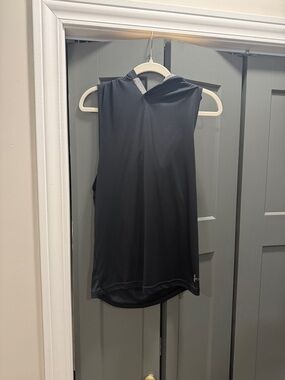 Under Armour Black Sleeveless Hooded Muscle Tee for Women